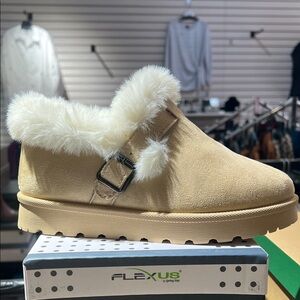 Spring Step Tan Winter Boots with White Fur